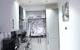 Recently Refurbished 2 Bedroom Apartment!